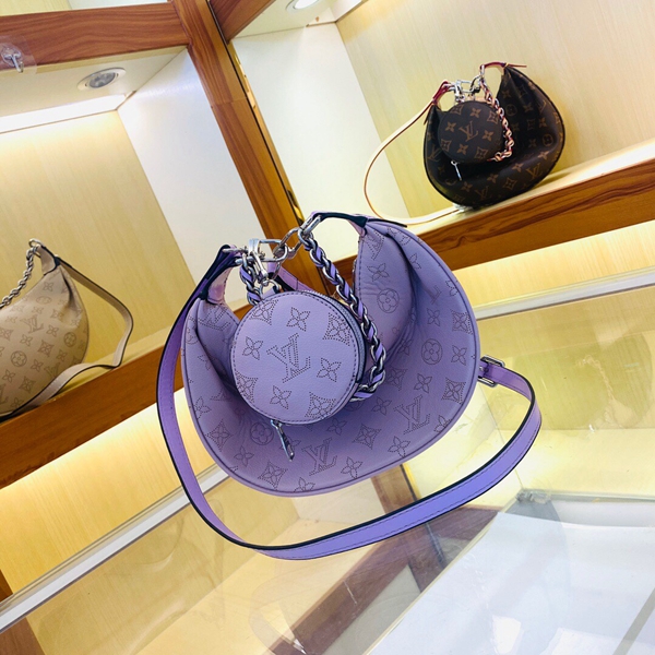 ルイヴィトンバッグ背面デザイン